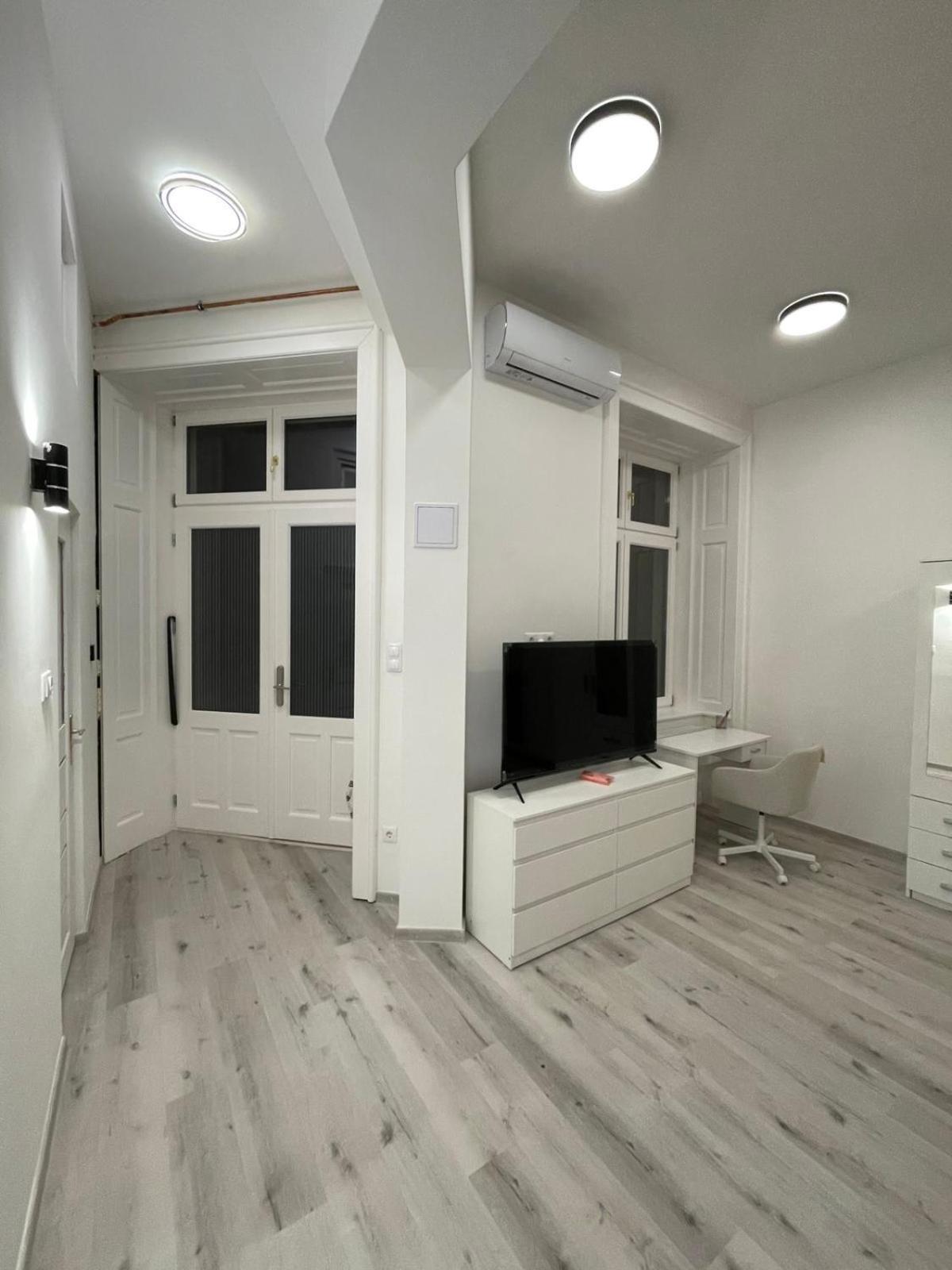 Szekely Apartment Near Deak Ferenc Square With Free Parking In Garage Budapesta Exterior foto